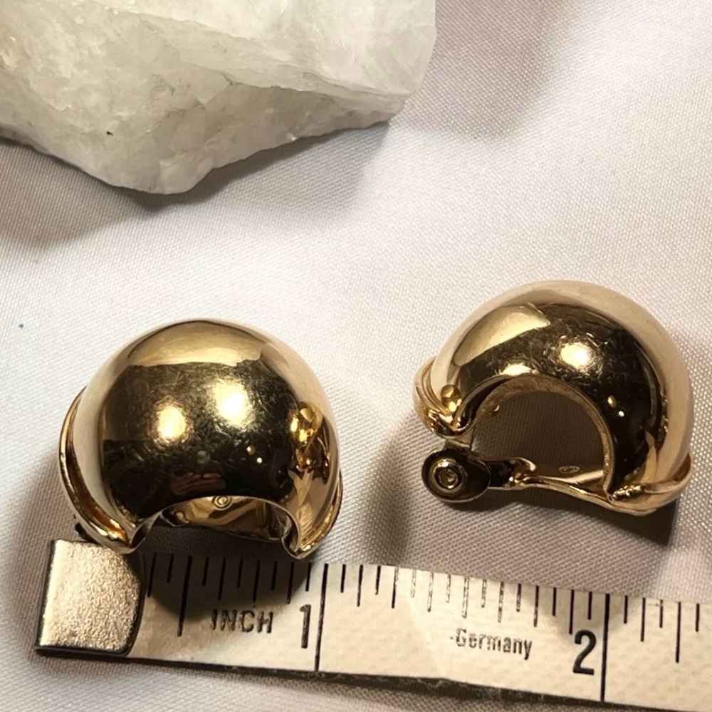 Vintage Monet Large Chunky Heavy Gold Wide Hoop Clip Earrings - Picture 4 of 6